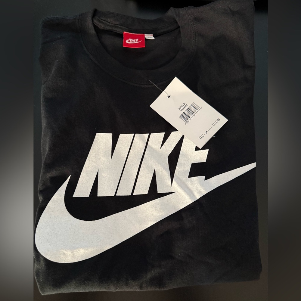 🖤 Nike Sportswear Club Tee | Black & White | Size XL | NWT